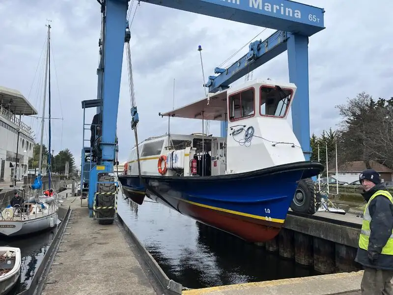 Kapal pelayaran untuk dijual
