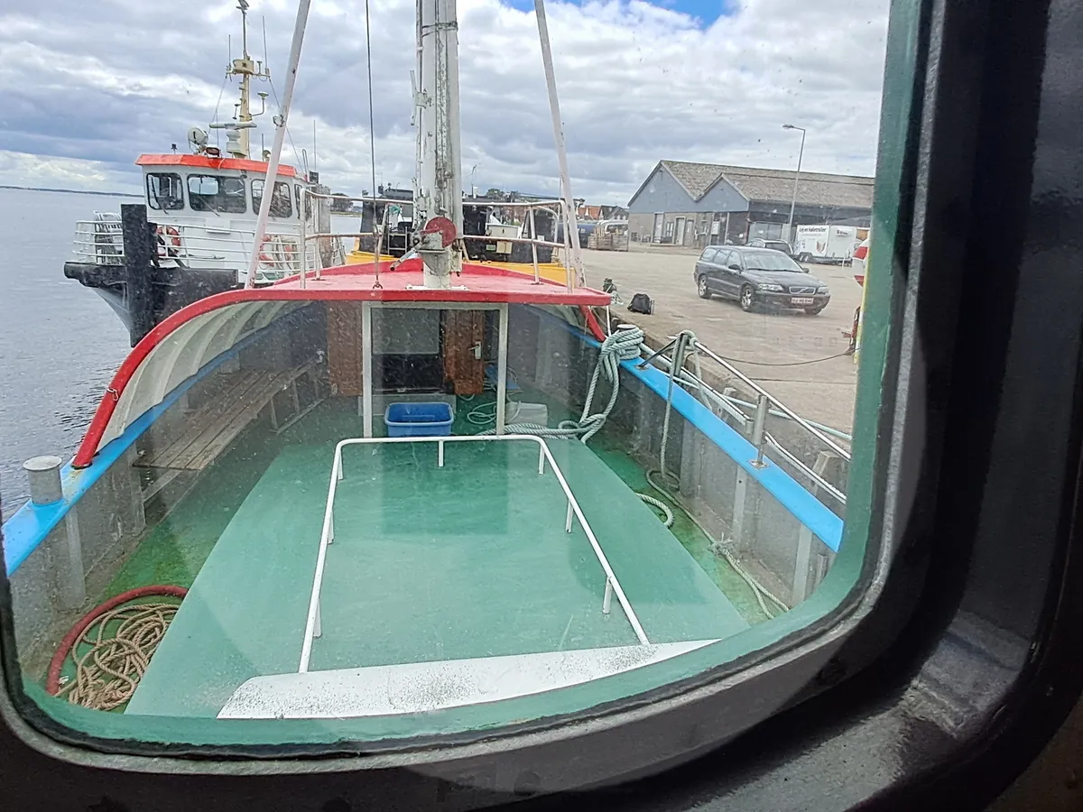 Kapal memancing untuk dijual