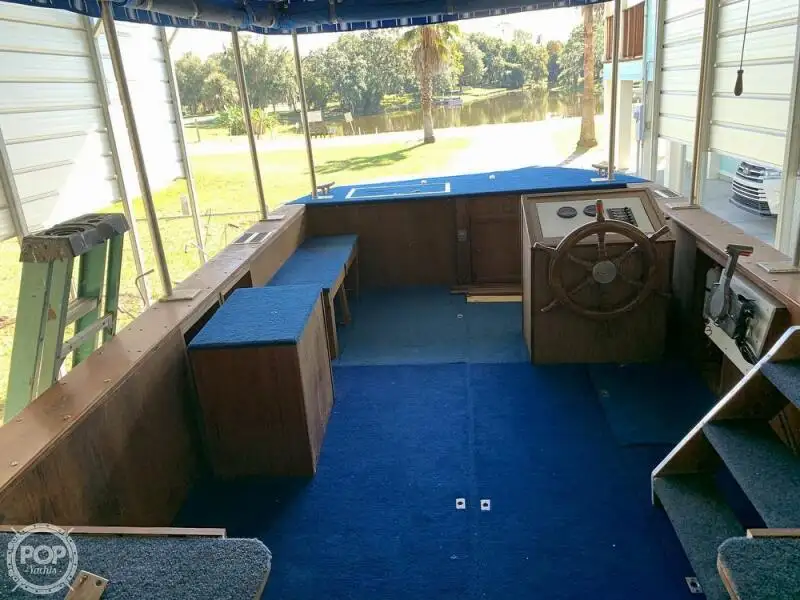 Kapal pelayaran untuk dijual