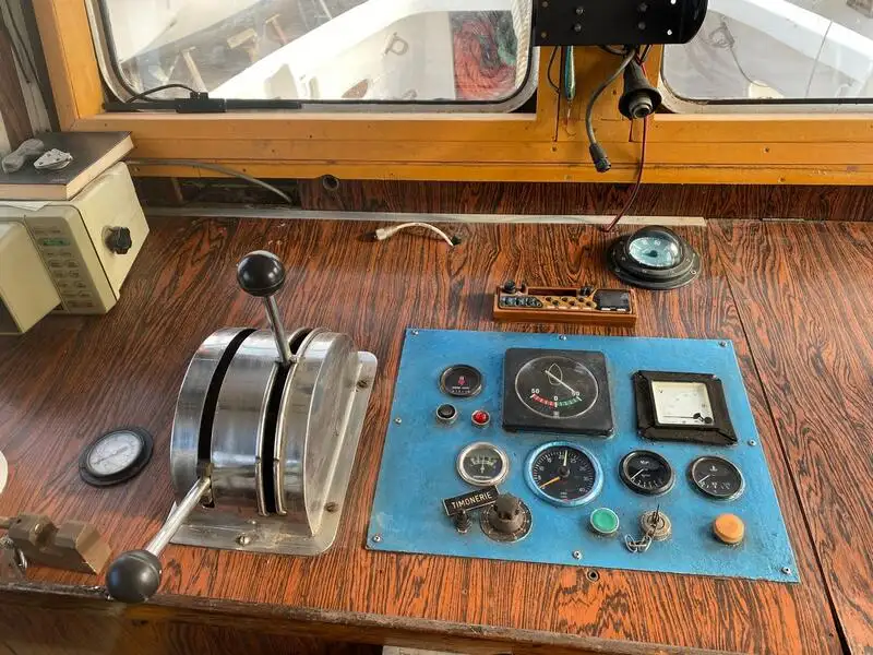 Kapal kerja untuk dijual