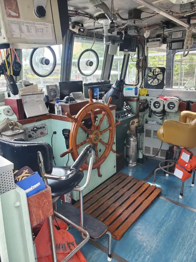 Kapal rondaan untuk dijual