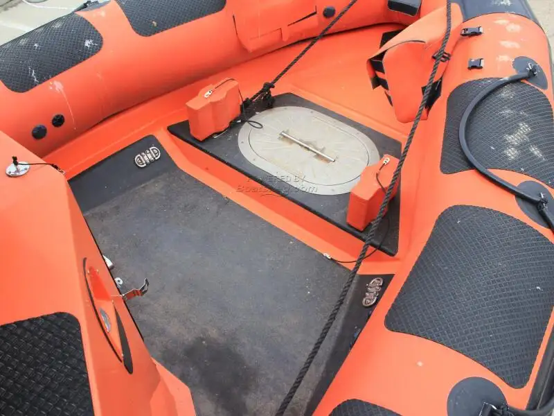 Kapal penyelamat untuk dijual