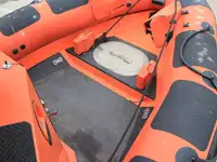 Kapal penyelamat untuk dijual