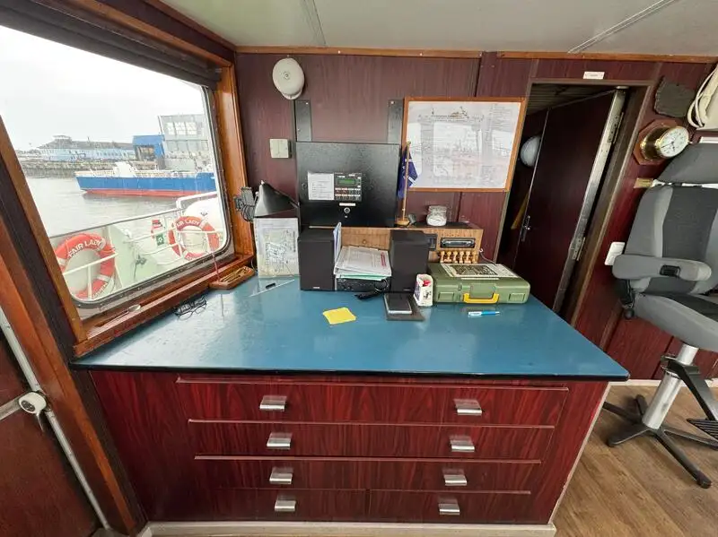 Kapal pelayaran untuk dijual