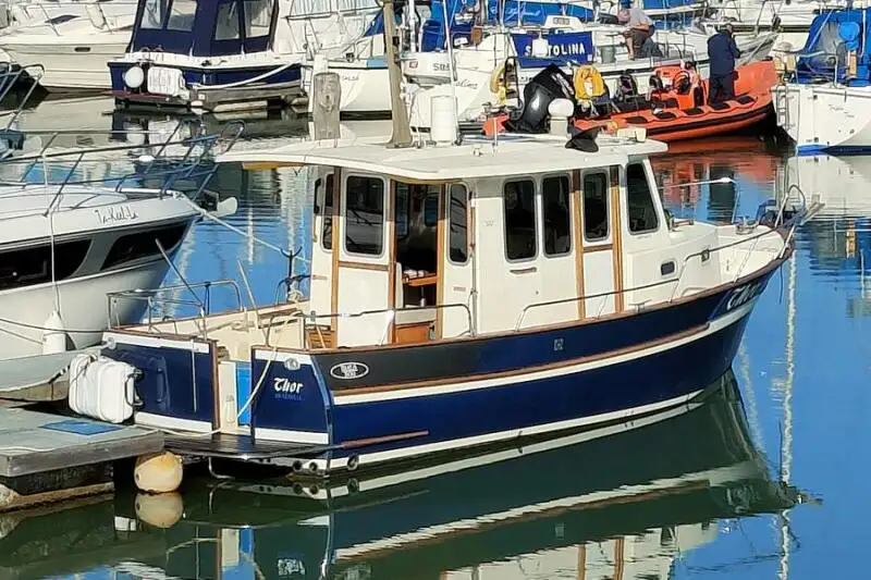 Kapal kerja untuk dijual