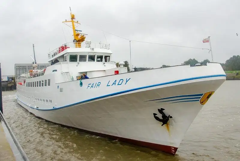 Kapal pelayaran untuk dijual