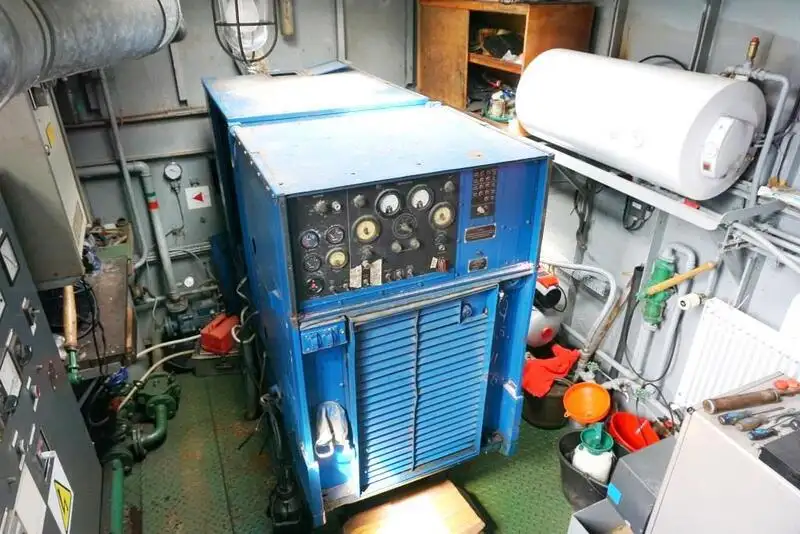 Kapal kren untuk dijual