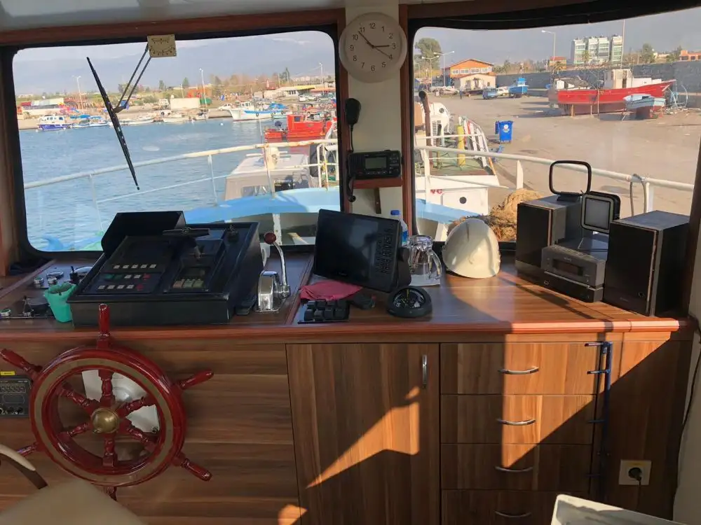 Kapal kerja untuk dijual