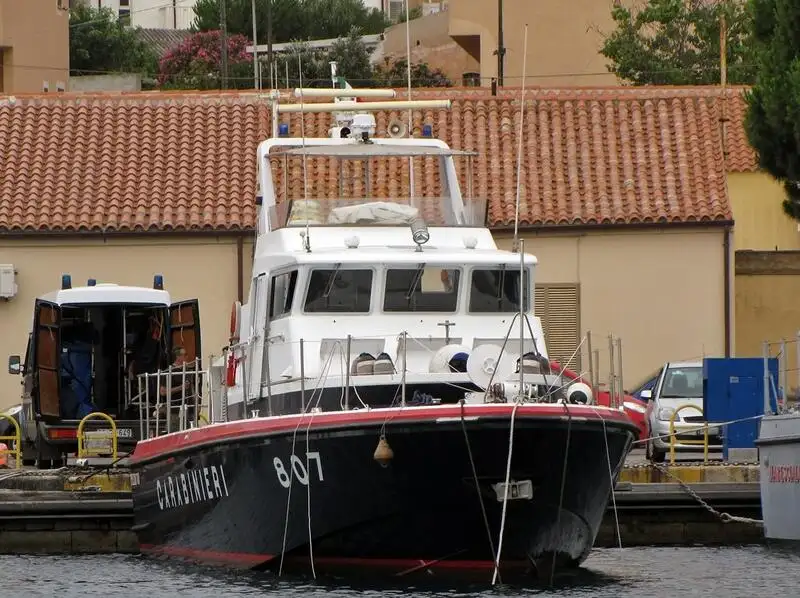 Kapal rondaan untuk dijual