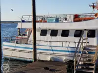 Kapal feri untuk dijual