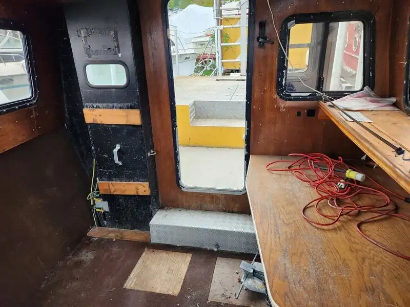 Kapal kerja untuk dijual