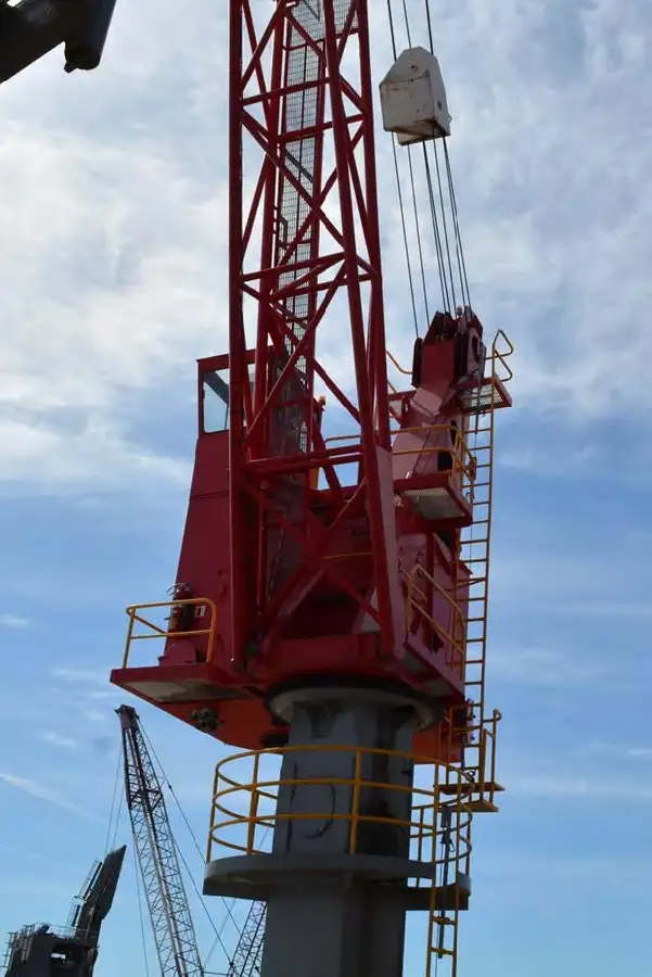 Kapal LNG untuk dijual