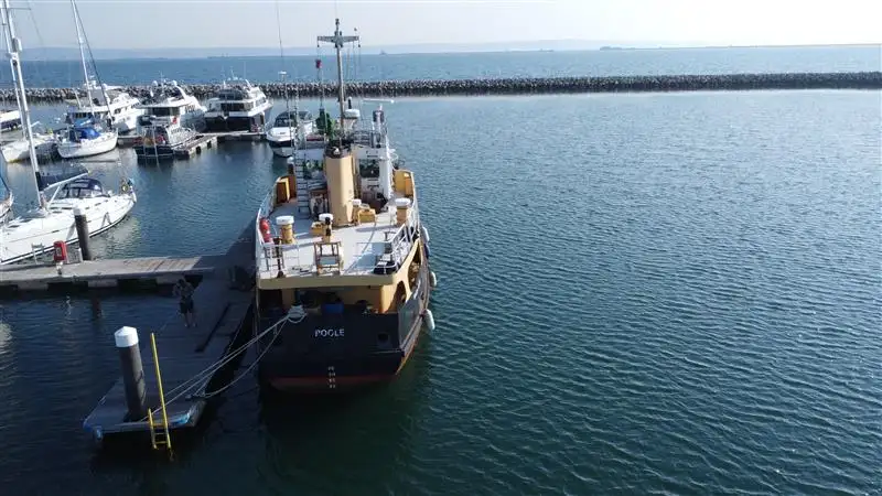 Kapal kerja untuk dijual