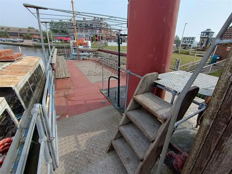 Kapal feri untuk dijual
