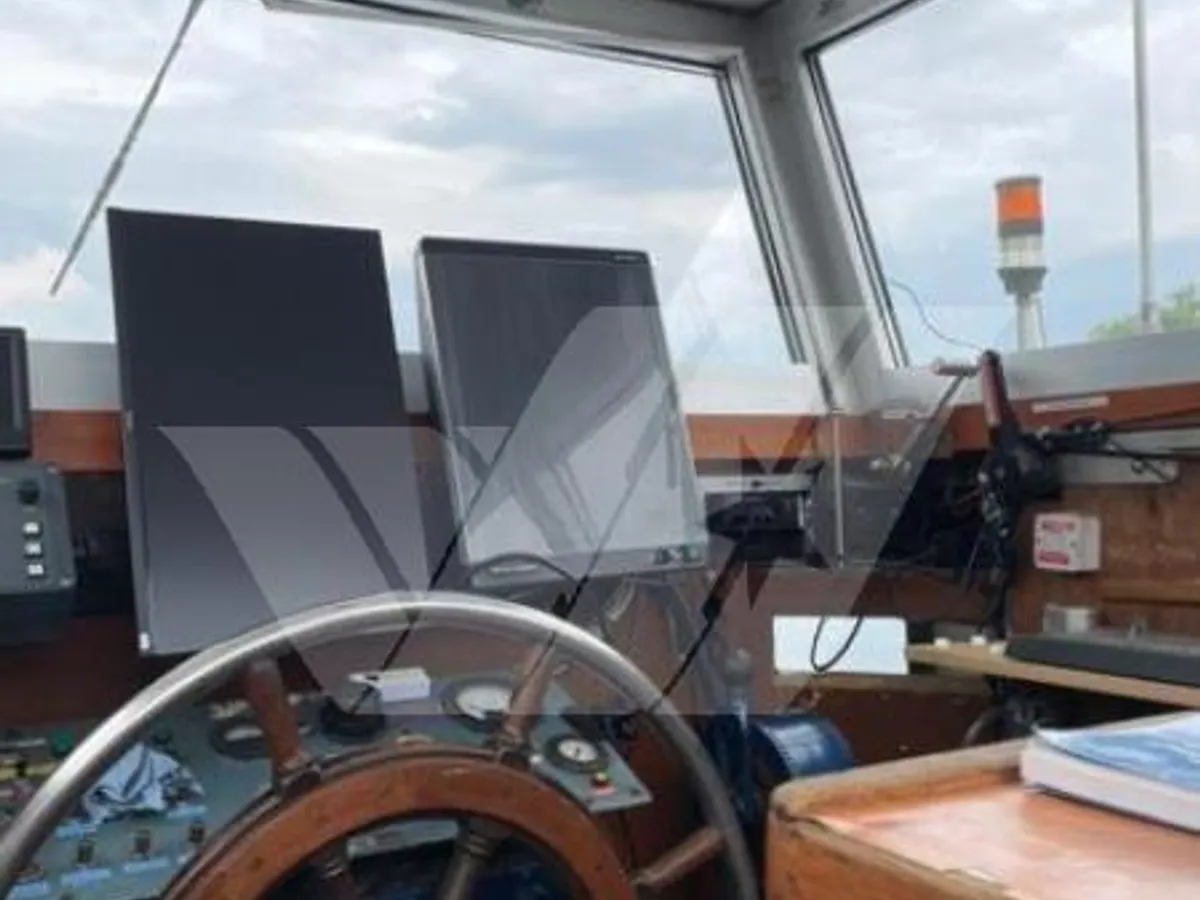 Kapal restoran untuk dijual