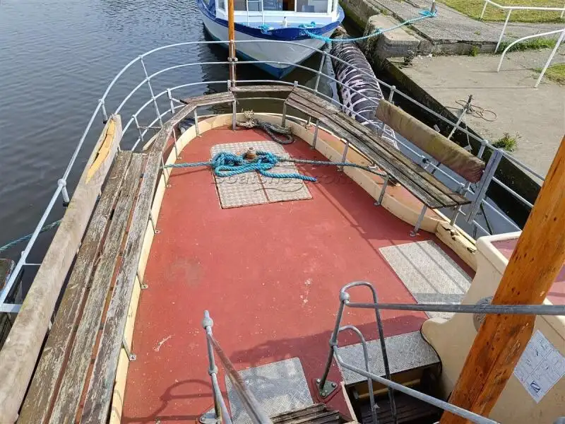 Kapal feri untuk dijual