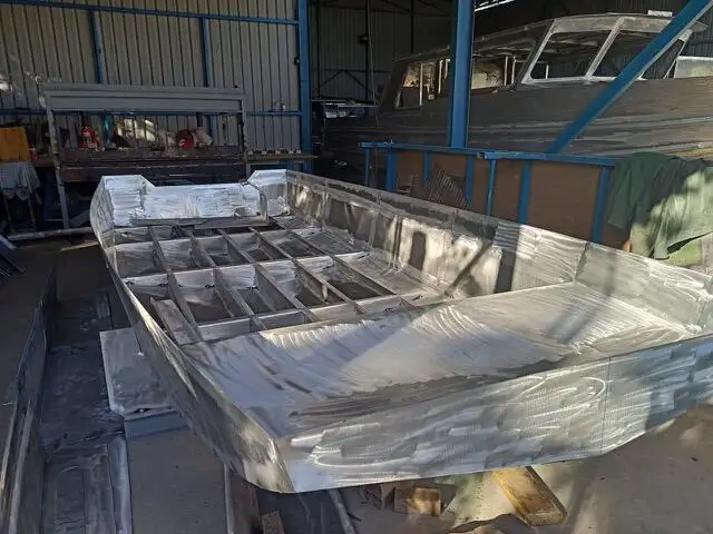 Kapal kerja untuk dijual