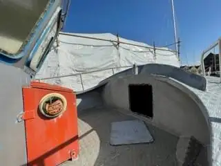 Kapal LNG untuk dijual