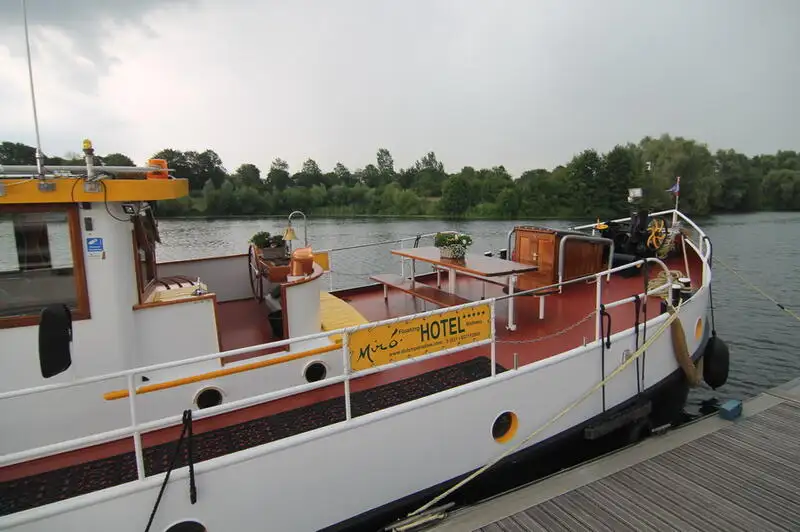 Kapal pelayaran untuk dijual