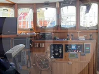Kapal pengangkut ikan hidup untuk dijual