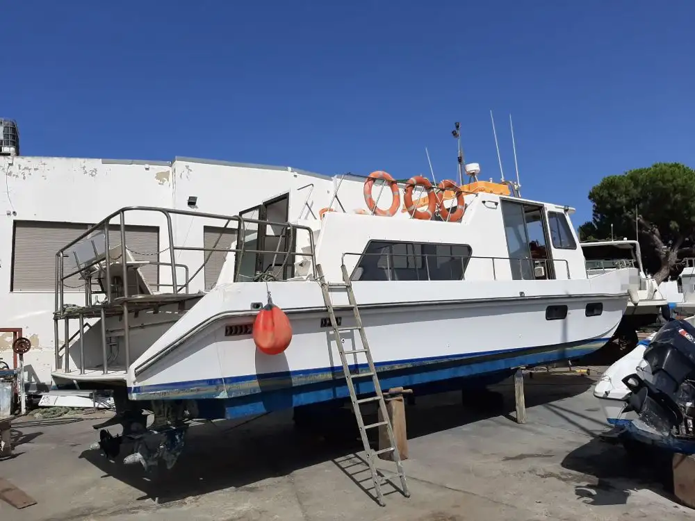 Kapal anak kapal untuk dijual