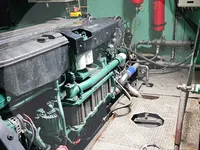 Kapal pengangkut ikan hidup untuk dijual
