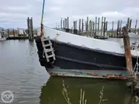 Kapal bekalan untuk dijual