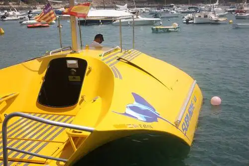 Kapal selam untuk dijual