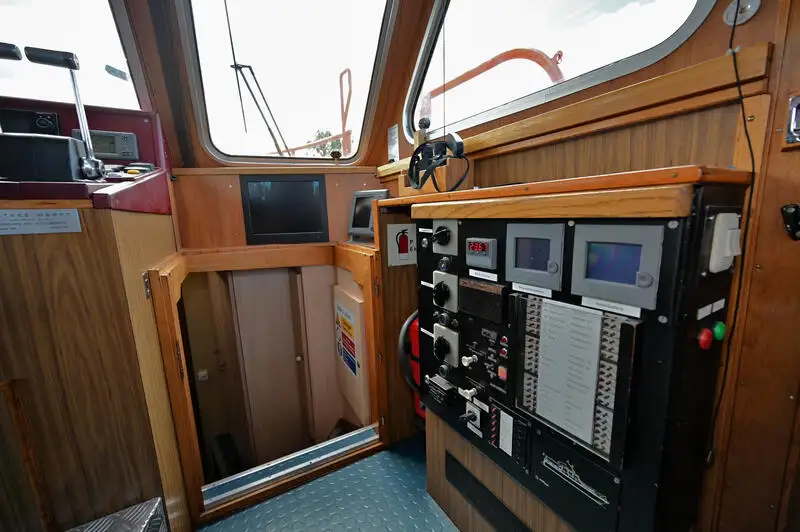 Kapal tinjauan untuk dijual