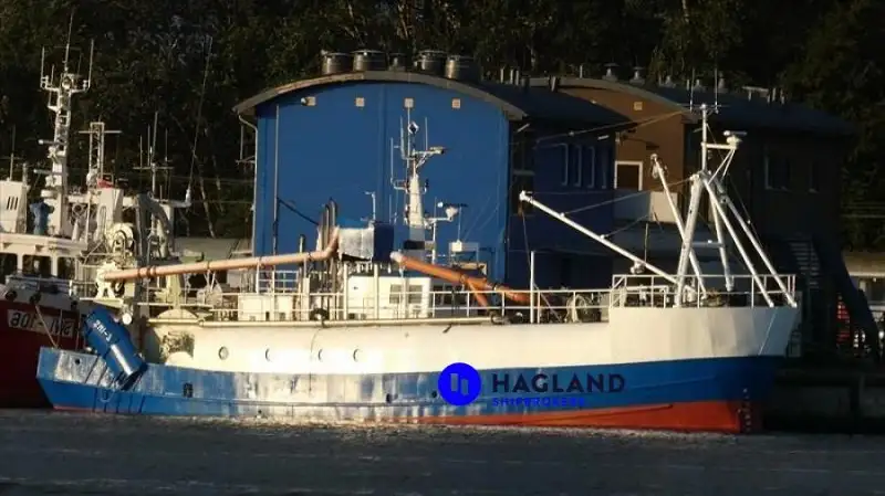 Kapal untuk pemprosesan dan penghantaran ikan untuk dijual
