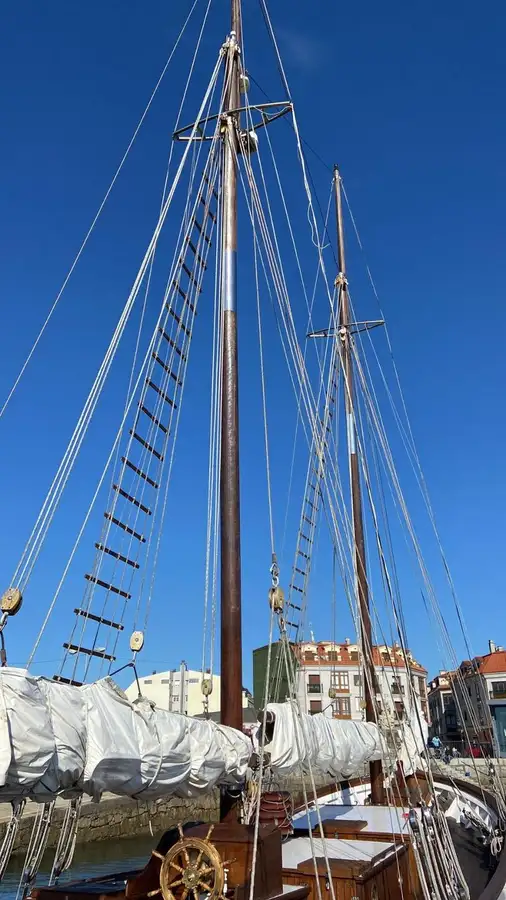 Kapal feri untuk dijual