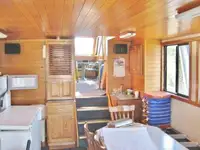 Kapal pelayaran untuk dijual