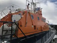 Kapal penyelamat untuk dijual