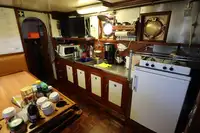 Kapal Bekal Pantas (FSV) untuk dijual