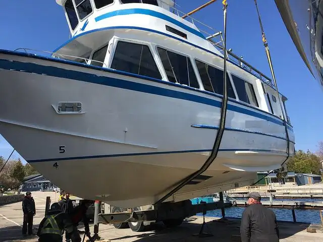 Kapal pelayaran untuk dijual