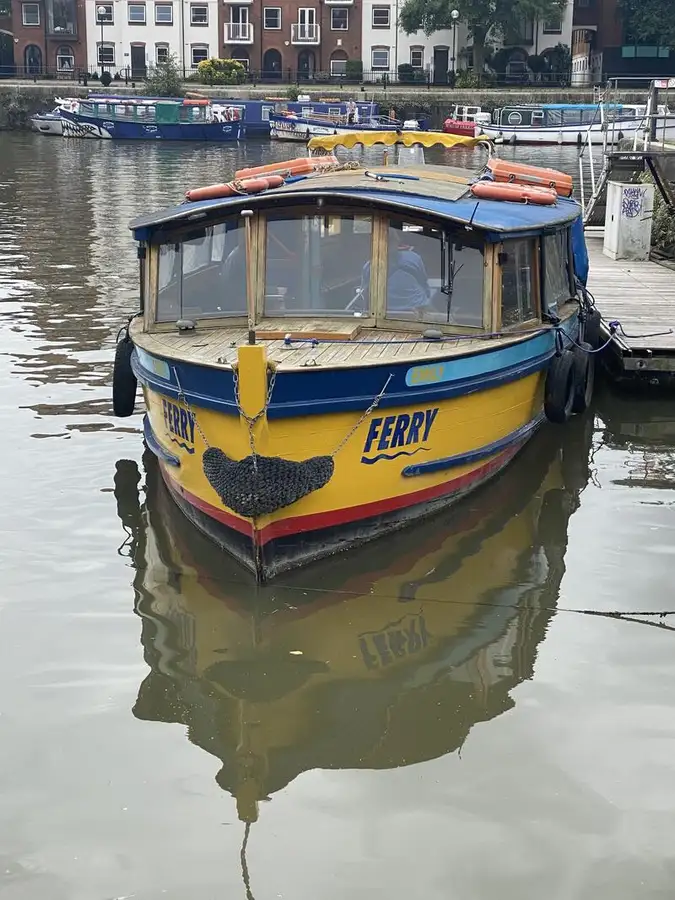 Kapal feri untuk dijual