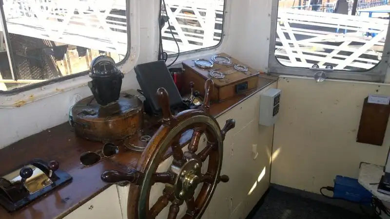 Kapal pelayaran untuk dijual