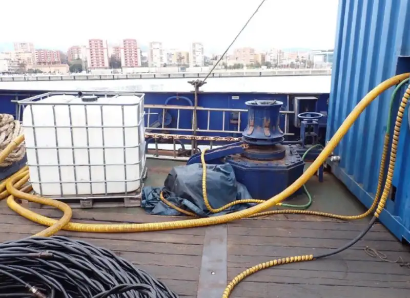 Kapal kerja untuk dijual