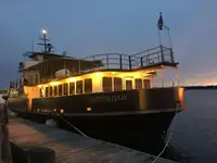 Kapal pelayaran-feri untuk dijual