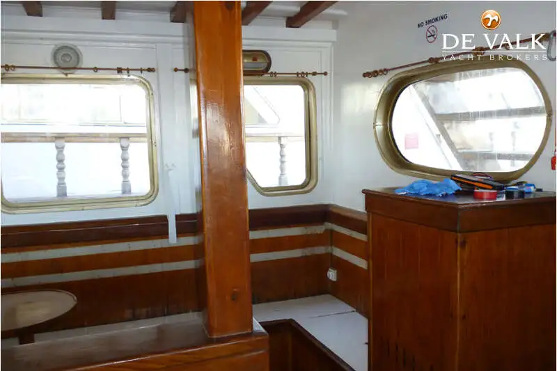 Kapal feri untuk dijual