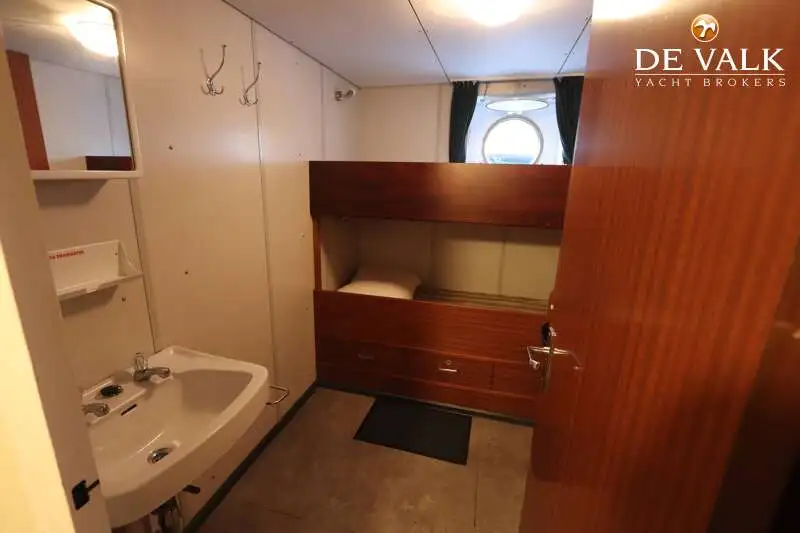 Hotel terapung untuk dijual