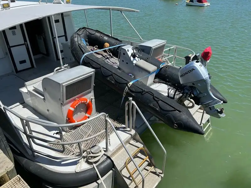 Kapal layar untuk dijual