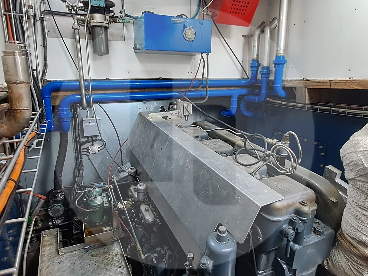 Kapal memancing untuk dijual