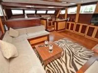 Yacht untuk dijual
