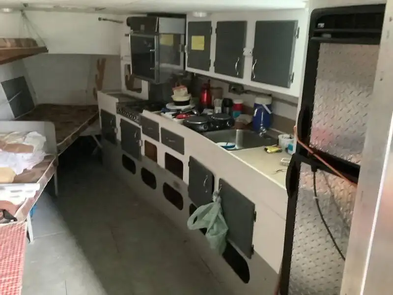 Kapal kerja untuk dijual