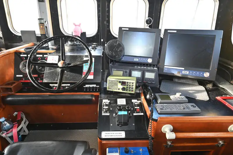 Kapal penyelamat untuk dijual