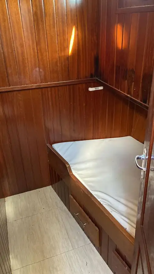 Kapal feri untuk dijual