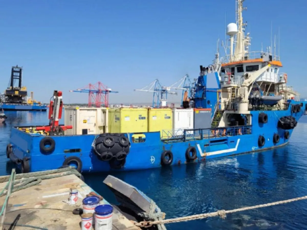 Kapal bekalan untuk dijual