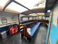 Kapal feri untuk jualan