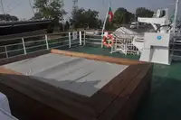 Kapal pelayaran untuk dijual